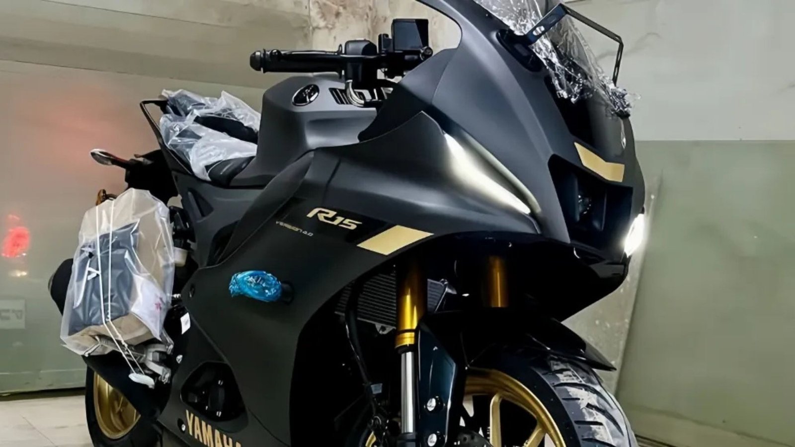 2025 Yamaha R15 V5 Unveiled: Aerodynamic Design, Bluetooth Console & Race Features