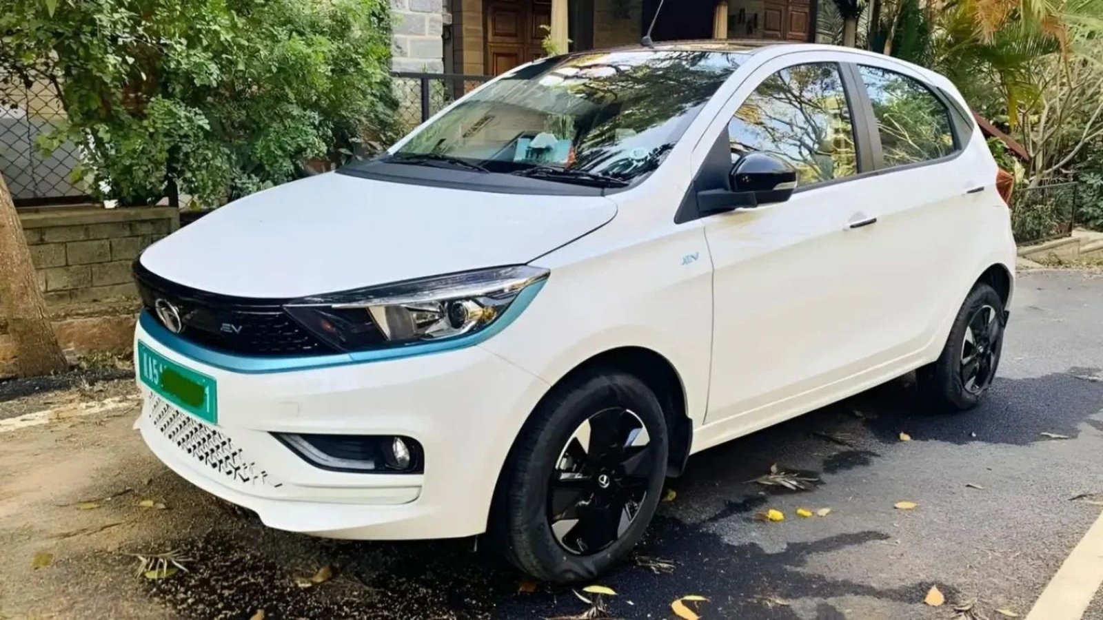 Tata Tiago EV – Stylish, Affordable, and Now Yours for ₹1.18 Lakh Down Payment